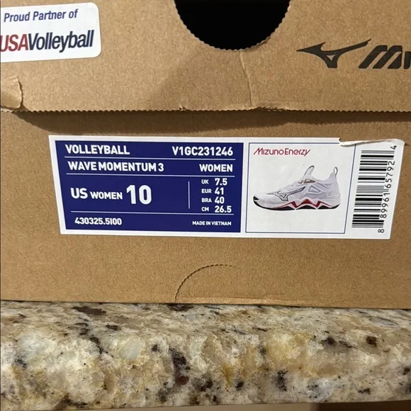 Mizuno Wave Momentum White and Red Volleyball Shoes (W-10)
Never worn - Picture 3 of 3